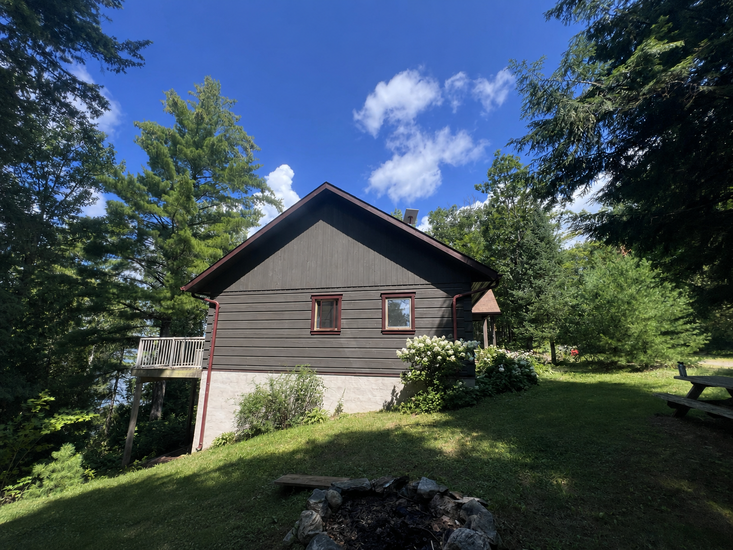Lakeside cabin Starlink installation